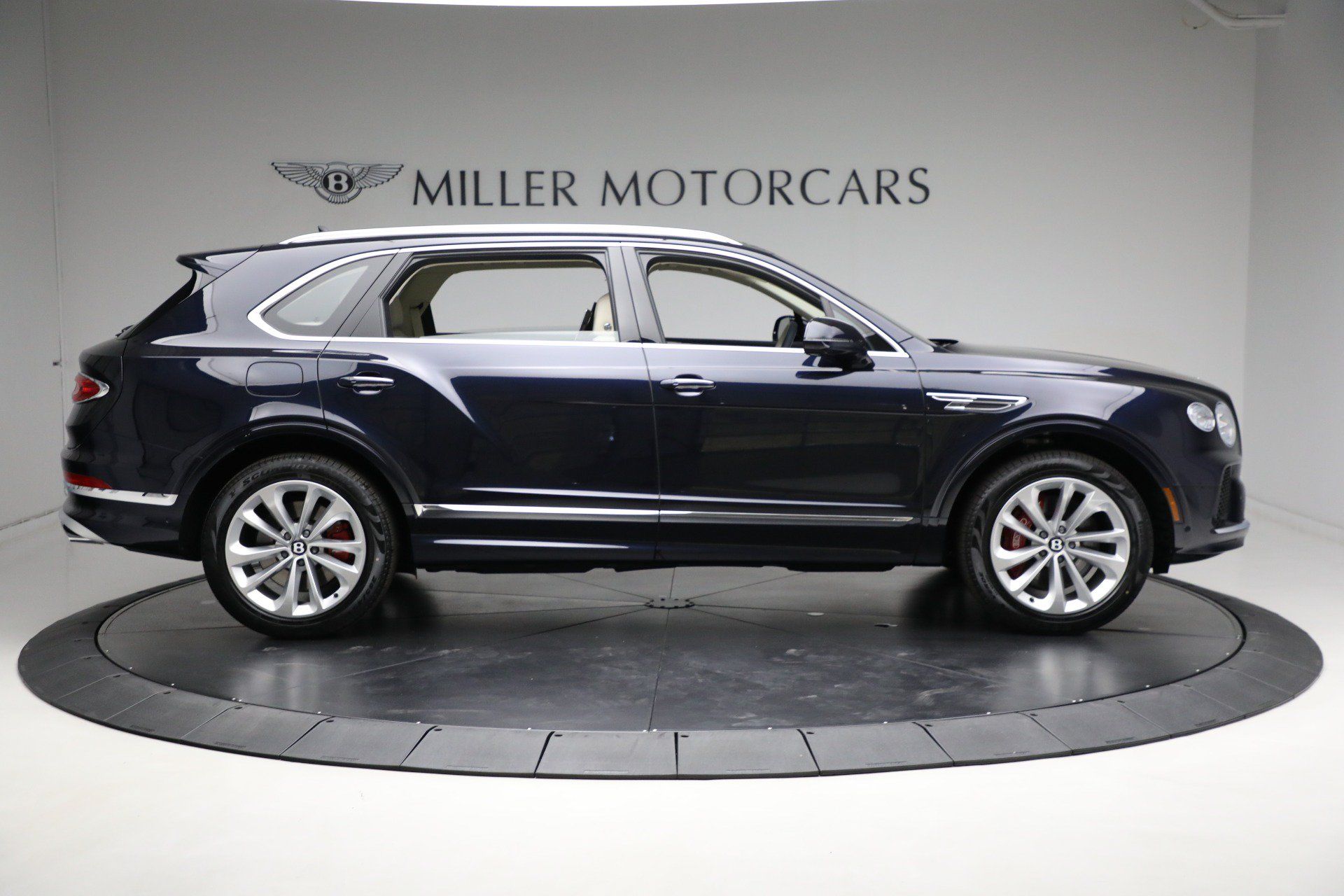 Used 2024 Bentley Bentayga Extended Wheelbase AWD/4WD image 12