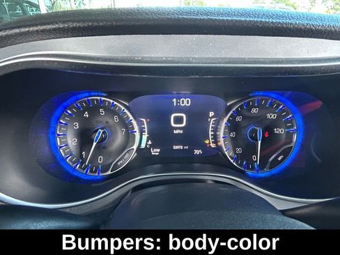 Used 2025 Chrysler Pacifica Limited image 22