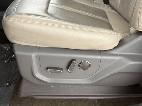 Used 2020 Ford Expedition Limited image 10