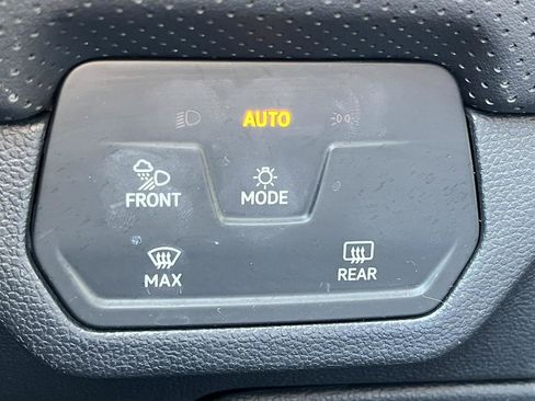 Used 2025 Volkswagen Atlas SE FWD image 27