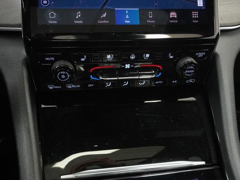 Used 2025 Jeep Grand Cherokee Overland w/ Adv Protech Group III AWD/4WD image 39