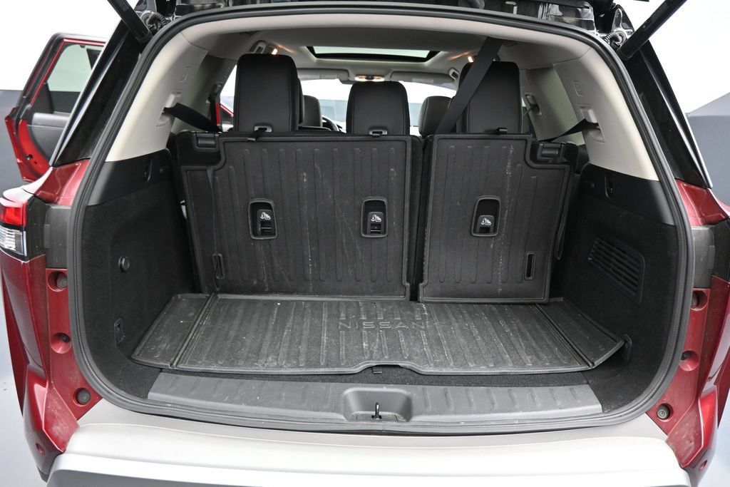 Used 2024 Nissan Pathfinder Platinum AWD/4WD image 32