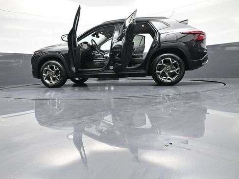 Used 2025 Chevrolet Trax LT w/ LT Convenience Package FWD image 47