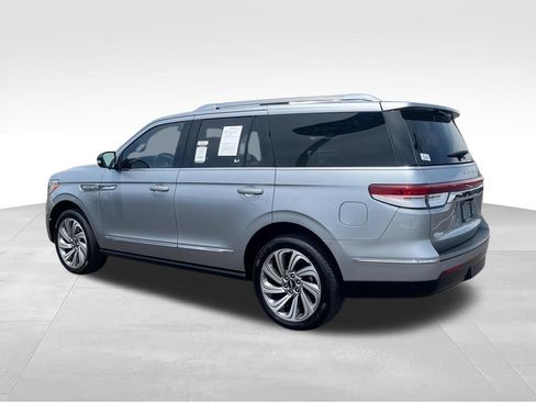 Used 2023 Lincoln Navigator Reserve AWD/4WD image 6