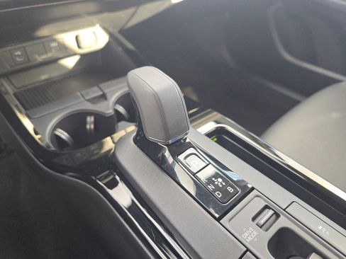 Used 2025 Toyota Prius XLE image 34