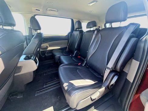 Used 2025 Kia Carnival FWD image 24