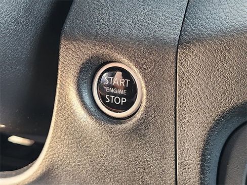 Used 2024 Nissan Frontier SV image 20