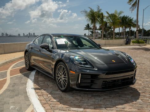 Used 2024 Porsche Panamera w/ Premium Package RWD image 4
