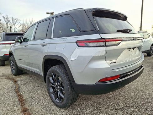 New 2025 Jeep Grand Cherokee Limited image 4