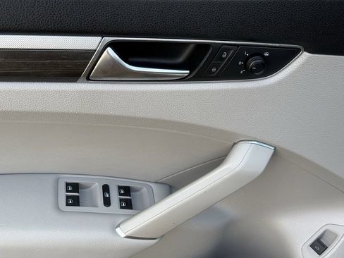 Used 2018 Volkswagen Passat 2.0T SE image 14