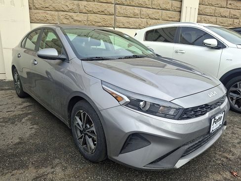 Certified 2023 Kia Forte LXS image 2