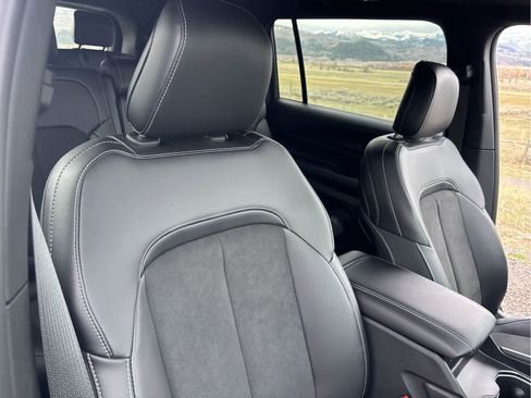 New 2025 Jeep Grand Cherokee L Altitude image 33