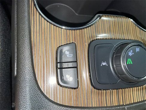 Certified 2023 GMC Acadia SLE w/ Driver Convenience Package image 29