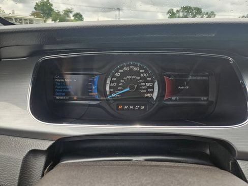 Used 2015 Ford Taurus SEL w/ Equipment Group 201A FWD image 15