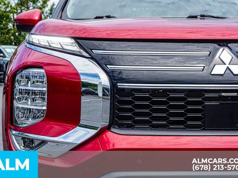 Used 2025 Mitsubishi Outlander SE FWD image 12