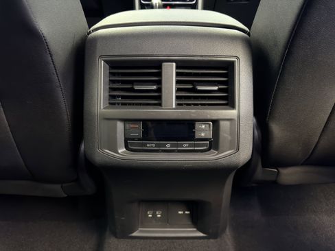 Used 2023 Volkswagen Atlas SE w/ Black Wheel Package image 27