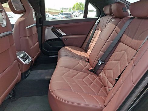 Used 2023 BMW 760i xDrive AWD/4WD image 10