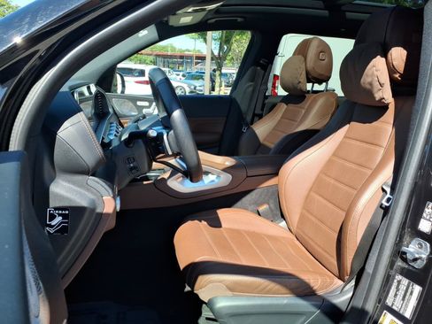 Used 2025 Mercedes-Benz GLS 580 4MATIC image 21
