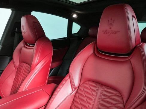 Certified 2022 Maserati Levante Trofeo AWD/4WD image 2