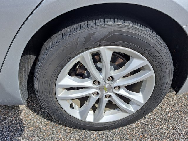 Used 2018 Chevrolet Malibu LT FWD image 15