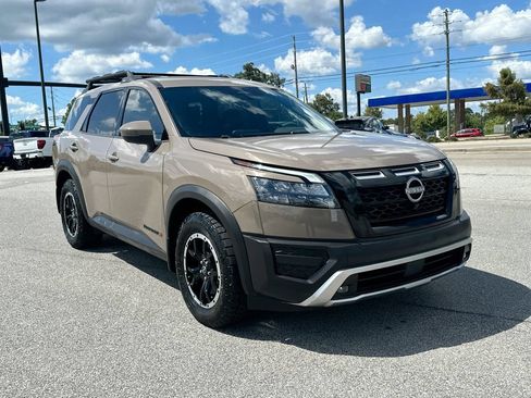 Used 2024 Nissan Pathfinder Rock Creek AWD/4WD image 2