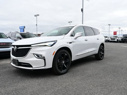 Used 2023 Buick Enclave Essence w/ Experience Buick Package image 4