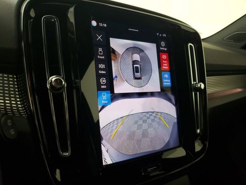 Certified 2025 Volvo XC40 B5 Plus image 31