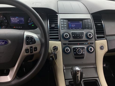 Used 2017 Ford Taurus SE image 32