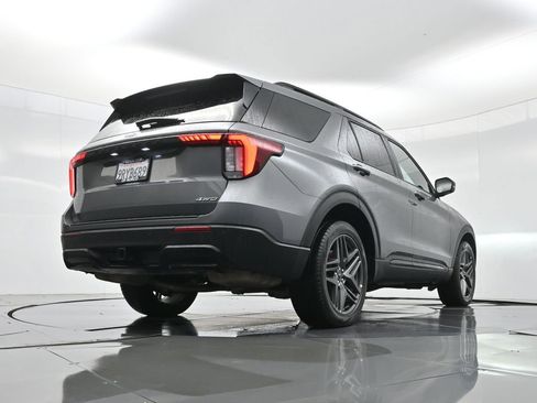 Used 2025 Ford Explorer ST-Line w/ ST-Line Street Pack image 49