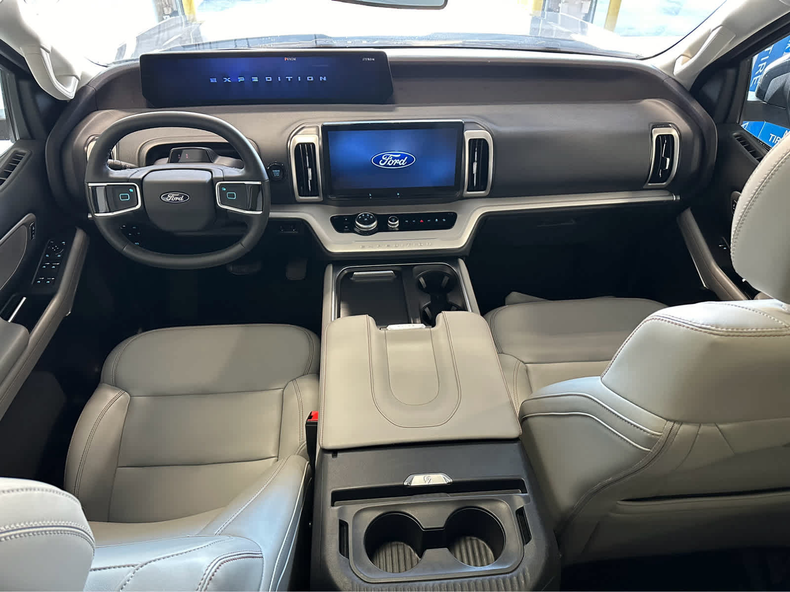 Certified 2025 Ford Expedition Active AWD/4WD image 9