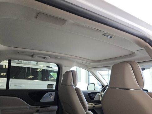 Used 2021 Lincoln Aviator Reserve w/ Equipment Group 210A AWD/4WD image 9