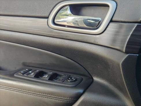 Used 2020 Jeep Grand Cherokee Laredo RWD image 6