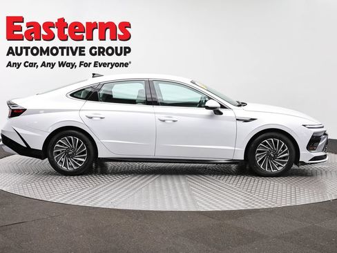 Used 2025 Hyundai Sonata SEL FWD image 4
