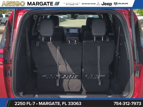 New 2026 Chrysler Pacifica Select FWD image 13