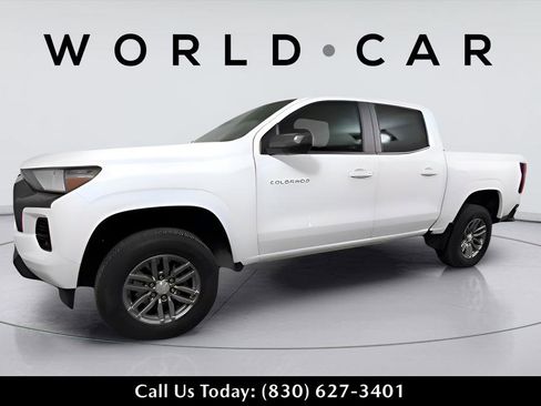Used 2024 Chevrolet Colorado LT w/ LT Convenience Package image 3