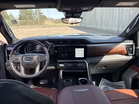 Used 2024 GMC Sierra 2500 Denali Ultimate w/ Max Trailering Package AWD/4WD image 12