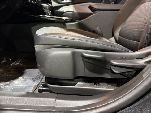 Used 2025 Chevrolet Trax LT w/ LT Convenience Package image 22