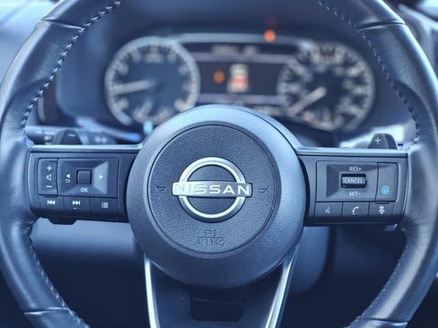 Used 2024 Nissan Pathfinder SV image 16