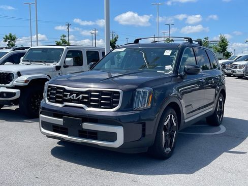 Used 2025 Kia Telluride S AWD/4WD image 3