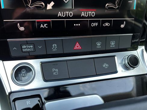 Used 2022 Audi e-tron Premium w/ Convenience Plus Package AWD/4WD image 41