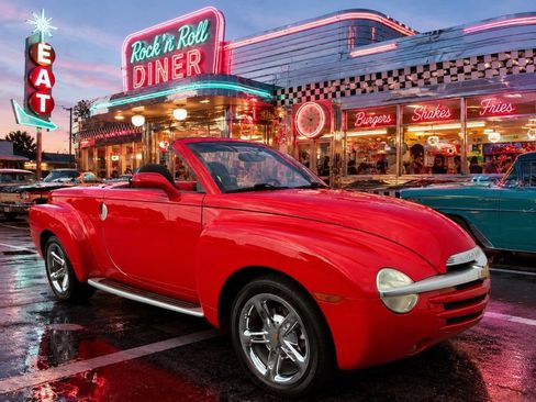 Used 2004 Chevrolet SSR w/ Preferred Equipment Group RWD image 1