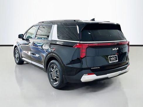 New 2026 Kia Carnival EX image 5