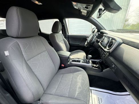 Used 2018 Toyota Tacoma TRD Off-Road image 13