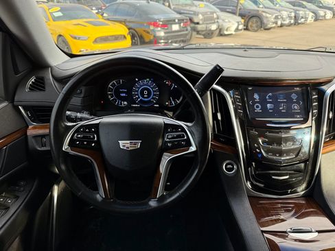 Used 2017 Cadillac Escalade Premium Luxury image 32