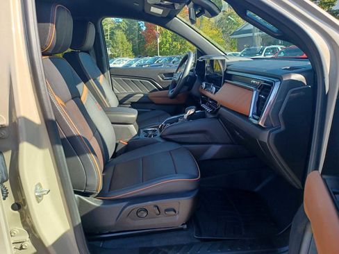 Used 2024 GMC Canyon AT4 w/ AT4 Premium Package image 31