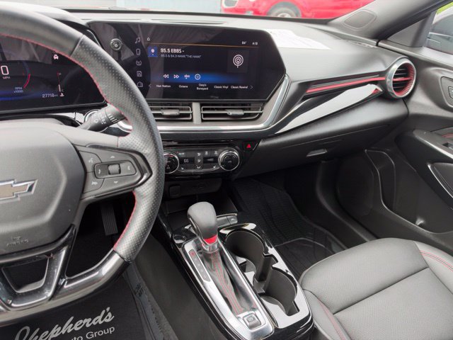 Used 2025 Chevrolet Trax RS w/ Driver Confidence Package FWD image 19