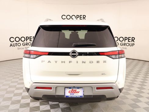 Used 2024 Nissan Pathfinder SL FWD image 22