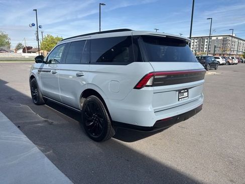 Used 2025 Lincoln Navigator Reserve w/ Jet Appearance Package AWD/4WD image 4