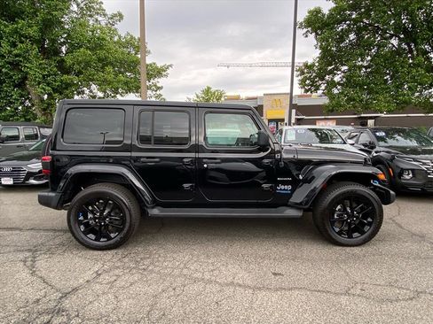 Used 2022 Jeep Wrangler Unlimited Sahara w/ Cold Weather Group AWD/4WD image 2