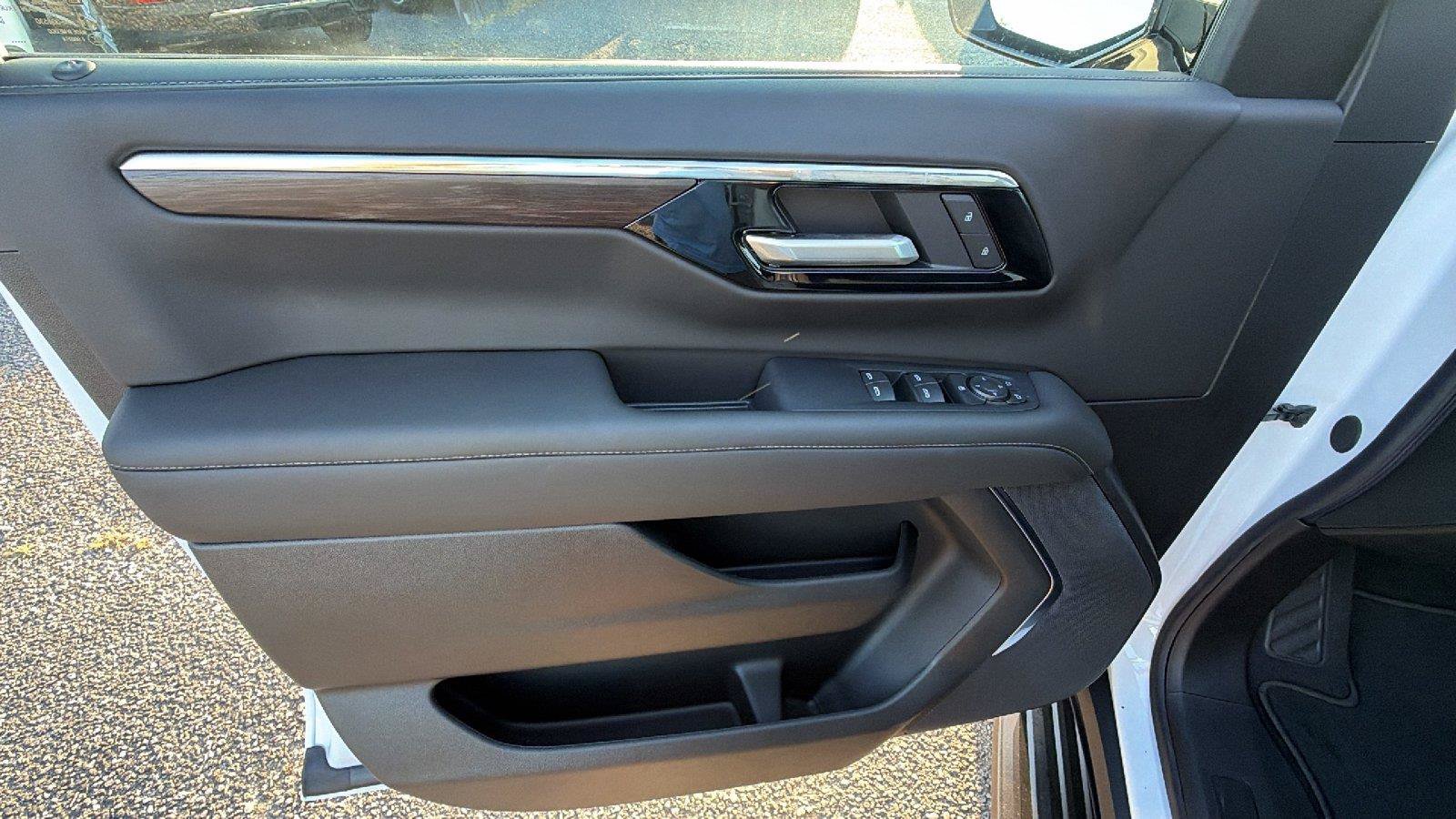 New 2026 Chevrolet Suburban LS RWD image 10